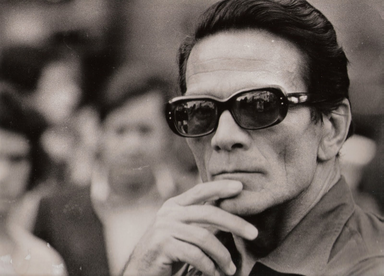 Fenomenologia della “società stretta” | da Leopardi a Pasolini